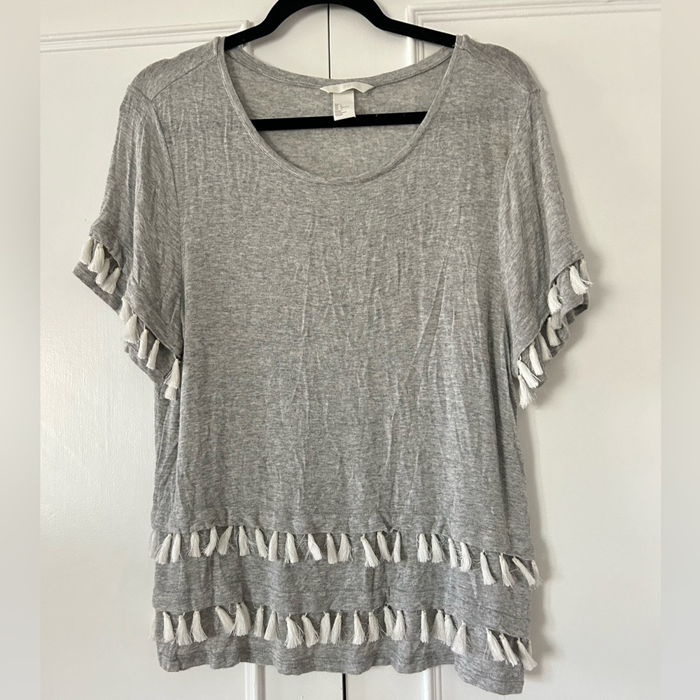 H&M grey tasseled T-shirt. Size L.